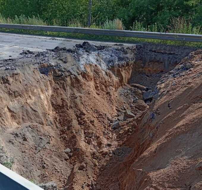 В Липецкой области перерывают трассы, чтобы остановить движение колонны ЧВК "Вагнер"